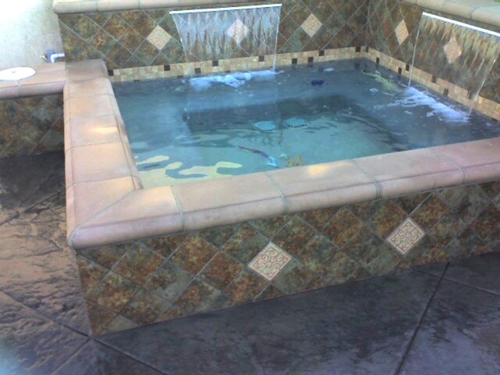 Comment faire un Jacuzzi d'extérieur en béton ? Biologement